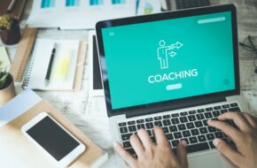 online-coaching-kann-von-überall-umgesetzt-werden-ideal-für-alle-bei-der-die-mobilität-und-flexibilität-eingeschränkt-st